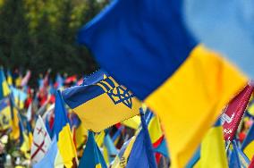 Prayer for perished Ukrainian military personnel in Lviv