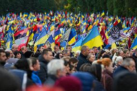 Prayer for perished Ukrainian military personnel in Lviv