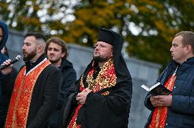 Prayer for perished Ukrainian military personnel in Lviv