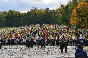 Prayer for perished Ukrainian military personnel in Lviv