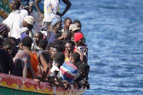 More than 170 migrants arrives at the Port of La Restinga - Spain
