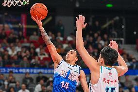 (SP)CHINA-URUMQI-BASKETBALL-CBA-XINJIANG VS QINGDAO (CN)