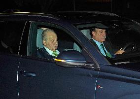 King Juan Carlos arrives at the airport to return to Abu Dhabi - Madrid