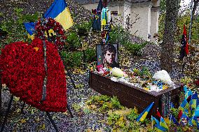 Grave of Dmytro Kotsiubailo in Kyiv