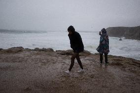 Waterfront ahead of storm Ciaran - Saint-Pierre-Quiberon