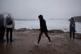 Waterfront ahead of storm Ciaran - Saint-Pierre-Quiberon