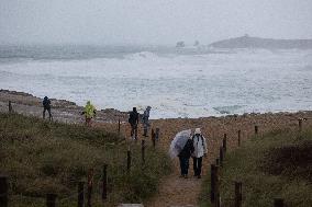 Waterfront ahead of storm Ciaran - Saint-Pierre-Quiberon