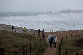 Waterfront ahead of storm Ciaran - Saint-Pierre-Quiberon