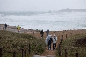 Waterfront ahead of storm Ciaran - Saint-Pierre-Quiberon