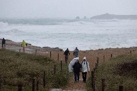 Waterfront ahead of storm Ciaran - Saint-Pierre-Quiberon