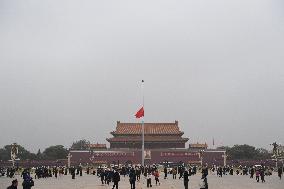 CHINA-BEIJING-TIAN'ANMEN-NATIONAL FLAG-HALF-MAST-LI KEQIANG (CN)