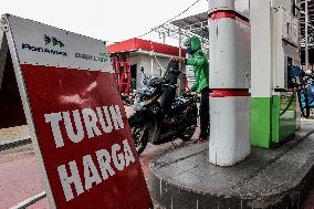 Reduction In Non-Subsidized Fuel Prices In Indonesia.