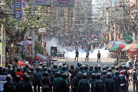 Clashes Between Workers And Police - Dhaka