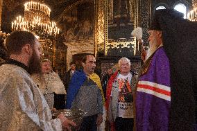 Blessing of Great Coat of Arms of Ukraine sculpture in Kyiv