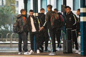 Manchester United Squad At Stockport Station