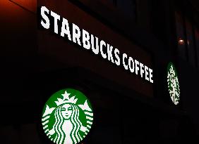 A Starbucks Chain in Yichang