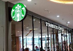 A Starbucks Chain in Yichang