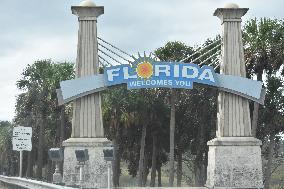 Welcome To The State Of Florida Sign On I-95 South