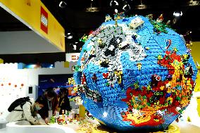 (CIIE) Xinhua Headlines: Global exhibitors eye opportunities at China's annual import expo