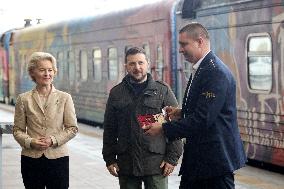 European Commission President arrives in Ukraine