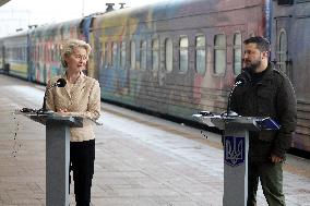 European Commission President arrives in Ukraine