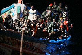 More Than 500 Migrants Arrive In El Hierro Overnight