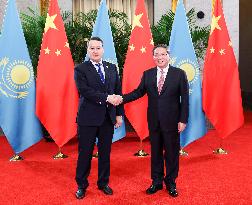 CHINA-SHANGHAI-LI QIANG-KAZAKHSTAN-PM-MEETING (CN)