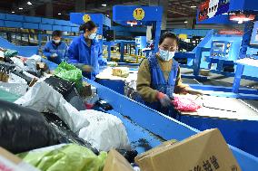 Double 11 Shopping Carnival Logistics Peak in Lianyungang