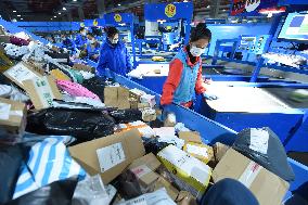 Double 11 Shopping Carnival Logistics Peak in Lianyungang