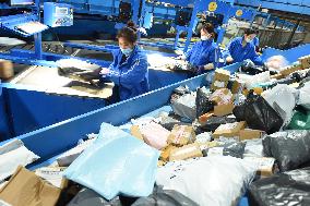 Double 11 Shopping Carnival Logistics Peak in Lianyungang