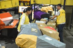 Double 11 Shopping Carnival Logistics Peak in Lianyungang