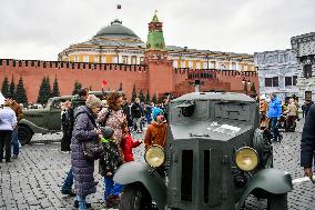RUSSIA-MOSCOW-EXHIBITION-1941 PARADE-COMMEMORATION