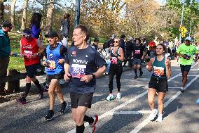 Amy Robach and TJ Holmes running the New York Marathon 2023