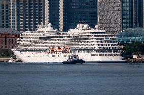 The First High-end Cruise Ship Independently Operated By China