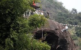 Visitors Enjoy Outdoor Activities in Zixing