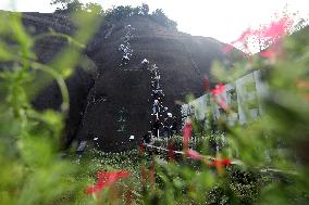 Visitors Enjoy Outdoor Activities in Zixing