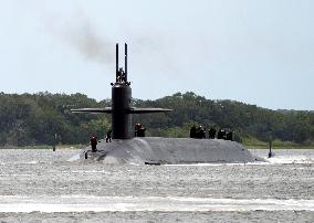 US Says Guided Missile Sub Has Arrived In Middle East