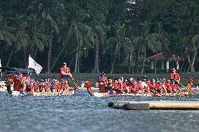 (SP)SINGAPORE-BRITAIN'S PRINCE WILLIAM-DRAGON BOAT