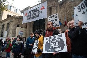 Climate Protest Outside Ministry - Paris