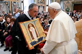 Pope Francis Meets Little House of Mercy Group of Gela - Vatican