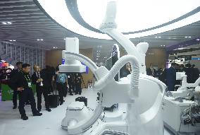 Visitors Experience New Tech At The 6TH CIIE in Shanghai