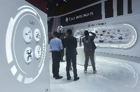 Visitors Experience New Tech At The 6TH CIIE in Shanghai