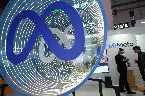 Visitors Experience New Tech At The 6TH CIIE in Shanghai