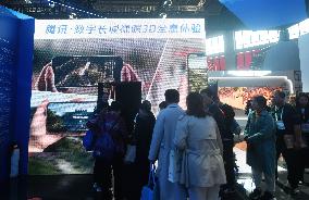 Visitors Experience New Tech At The 6TH CIIE in Shanghai