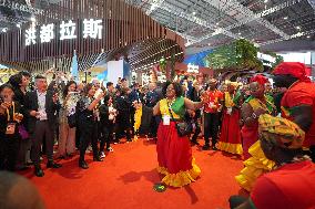 Visitors Experience New Tech At The 6TH CIIE in Shanghai