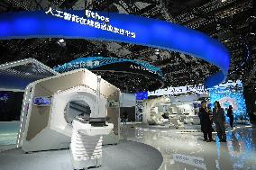 Visitors Experience New Tech At The 6TH CIIE in Shanghai