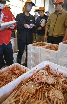 Season's 1st snow crab auction in Tottori