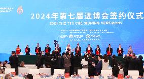 (CIIE)CHINA-SHANGHAI-CIIE-SIGNING CEREMONY (CN)