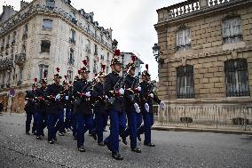 Elysee Brings Back Public Changing Of Guard - Paris