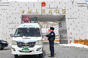 CHINA-XINJIANG-KHUNJERAB PASS-INBOUND AND OUTBOUND-PASSENGER (CN)